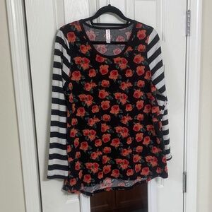 NWOT LulaRoe Lynnae Long Sleeve Top (L)
